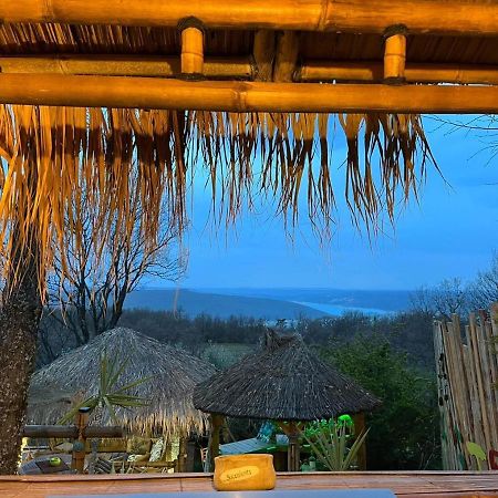 에귄 La Lyalis B&B 외부 사진