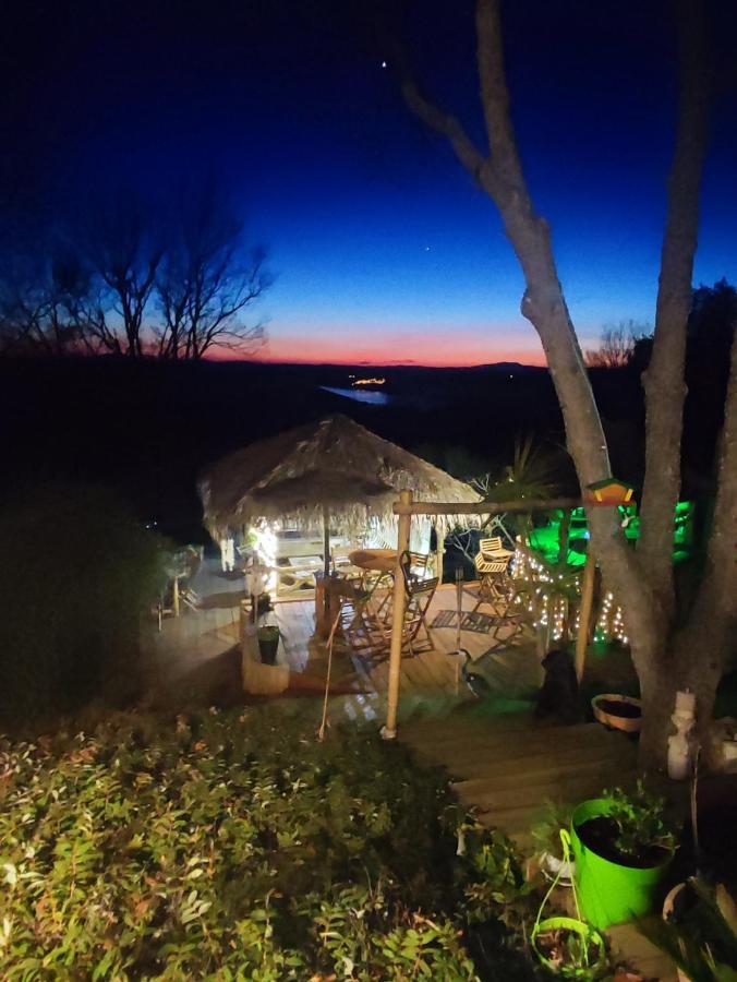 에귄 La Lyalis B&B 외부 사진
